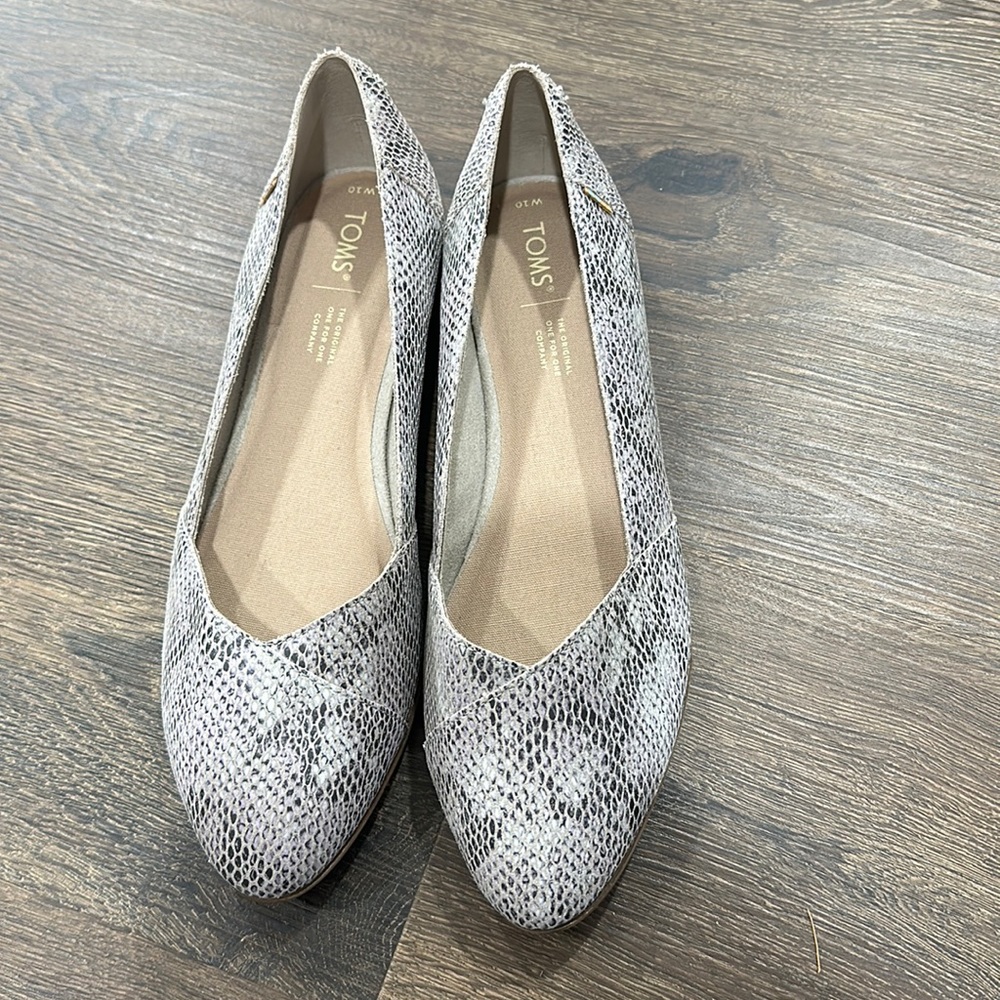 Tom’s ballet flats